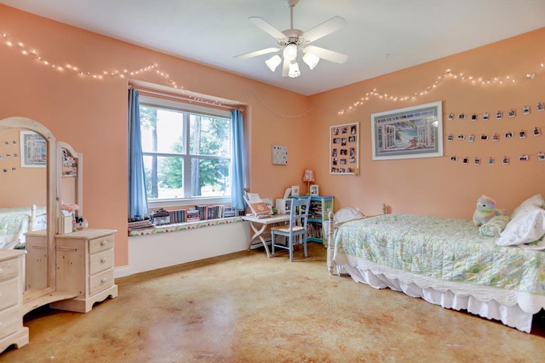 Photo 20 of 34 - 7811 Bent Green Ln, Spring, TX 77389