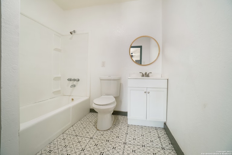 Photo 9 of 21 - 850 Hammond Ave, San Antonio, TX 78210