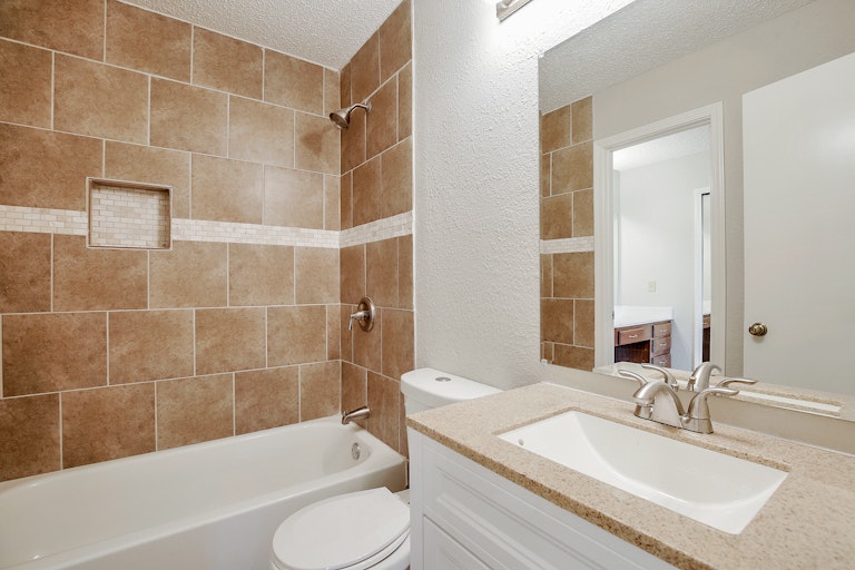 Photo 14 of 27 - 2316 Hollybush Ln, Bedford, TX 76021