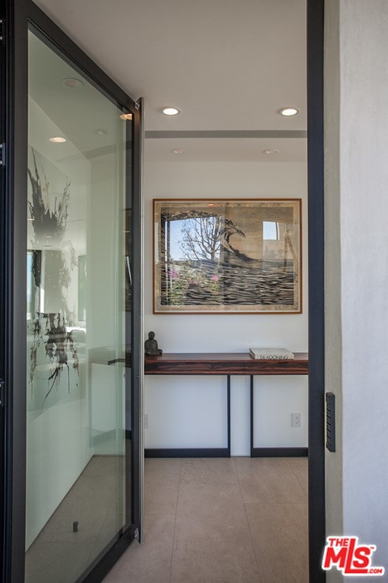 Photo 16 of 41 - 9393 Sierra Mar Dr, Los Angeles, CA 90069