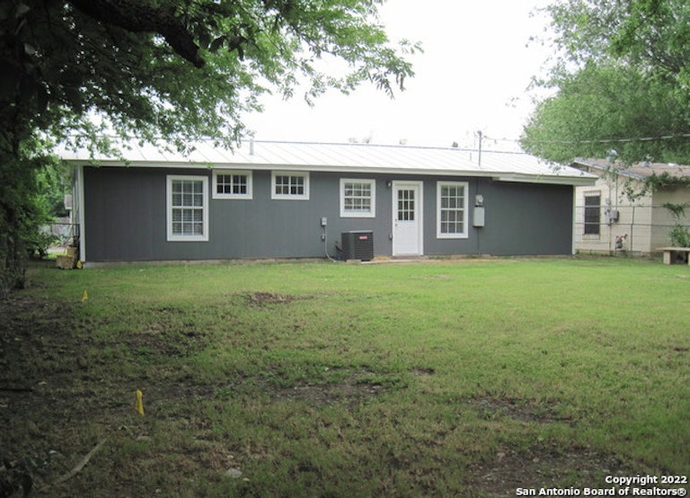 Photo 11 of 11 - 7511 Buckboard Ln, San Antonio, TX 78227