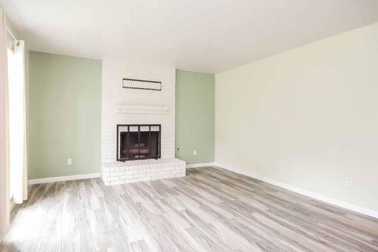 Photo 5 of 27 - 448 Gleneagles Dr, Friendswood, TX 77546