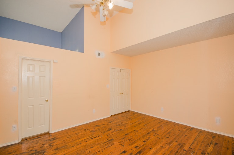 Photo 13 of 25 - 112 Marshall Dr, Cedar Hill, TX 75104