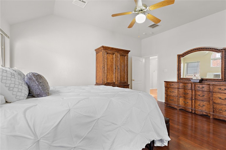Photo 22 of 32 - 1104 Terra St, Round Rock, TX 78665