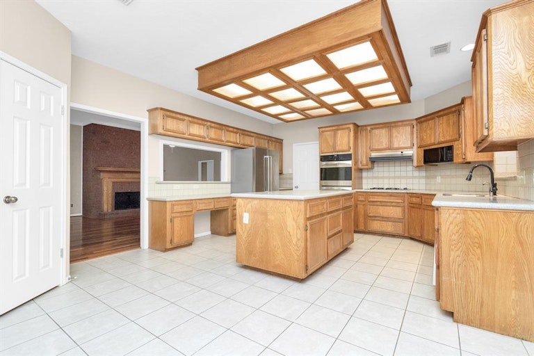 Photo 18 of 33 - 610 Ironwood Dr, Richmond, TX 77406