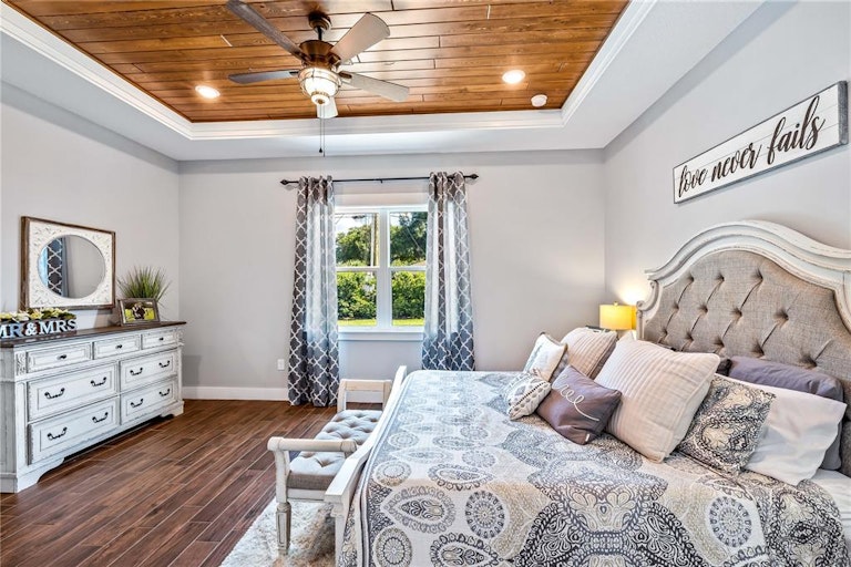Photo 14 of 37 - 523 Easton Dr, Lakeland, FL 33803