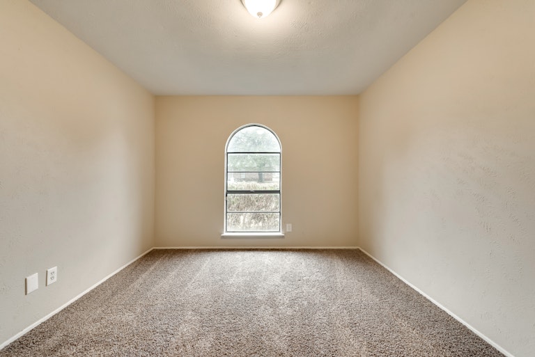 Photo 22 of 27 - 7302 Christie Ln, Dallas, TX 75249