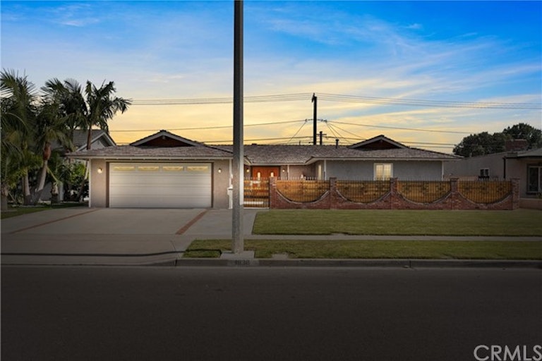 Photo 1 of 14 - 1938 W Chanticleer Rd, Anaheim, CA 92804
