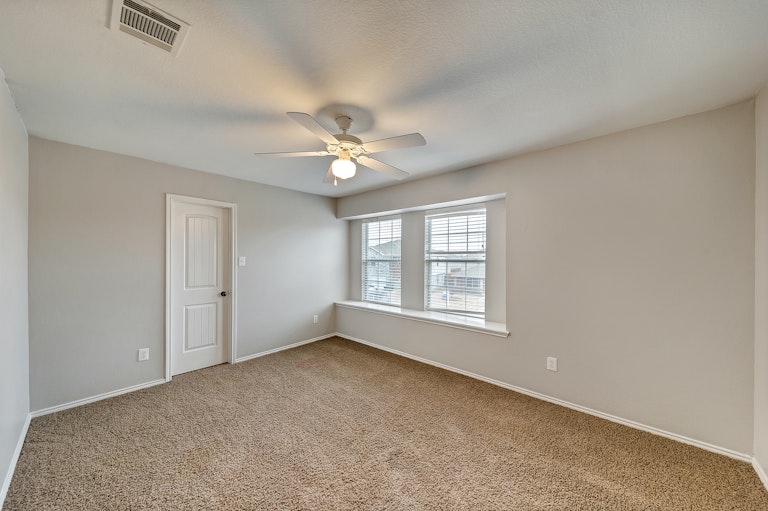 Photo 28 of 35 - 8432 Star Thistle Dr, Fort Worth, TX 76179