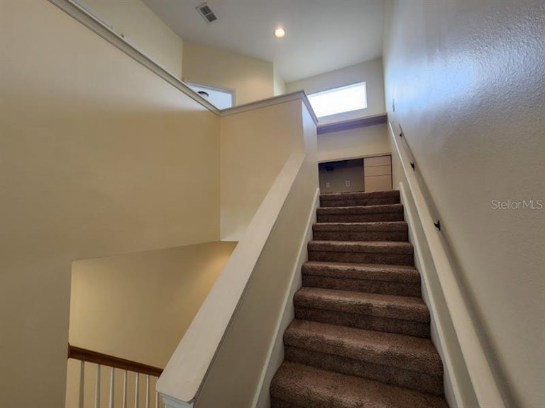 Photo 9 of 71 - 8105 Stone Leaf Ln, Tampa, FL 33647
