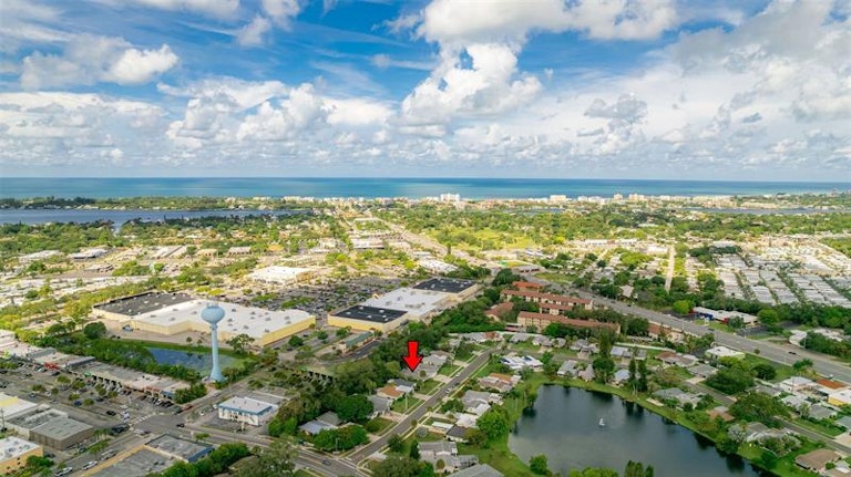 Photo 3 of 41 - 2331 Terry Ln, Sarasota, FL 34231