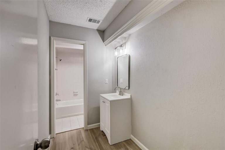 Photo 33 of 46 - 14002 Cedar Point Dr, Houston, TX 77070