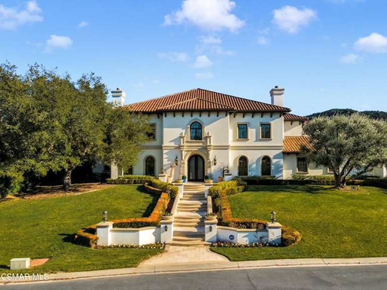 Photo 59 of 80 - 208 W Stafford Rd, Thousand Oaks, CA 91361