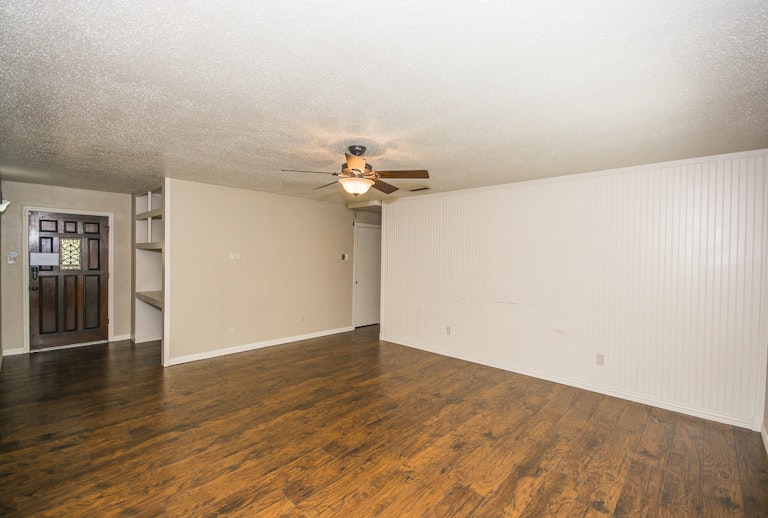 Photo 4 of 23 - 1718 Pebble Beach Dr, Lewisville, TX 75067