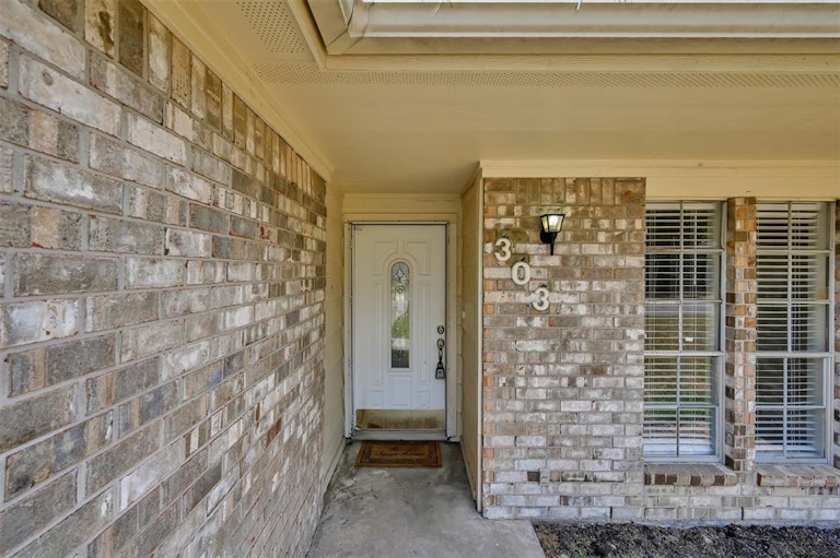 Photo 2 of 20 - 303 Bois D Arc Dr, Conroe, TX 77301