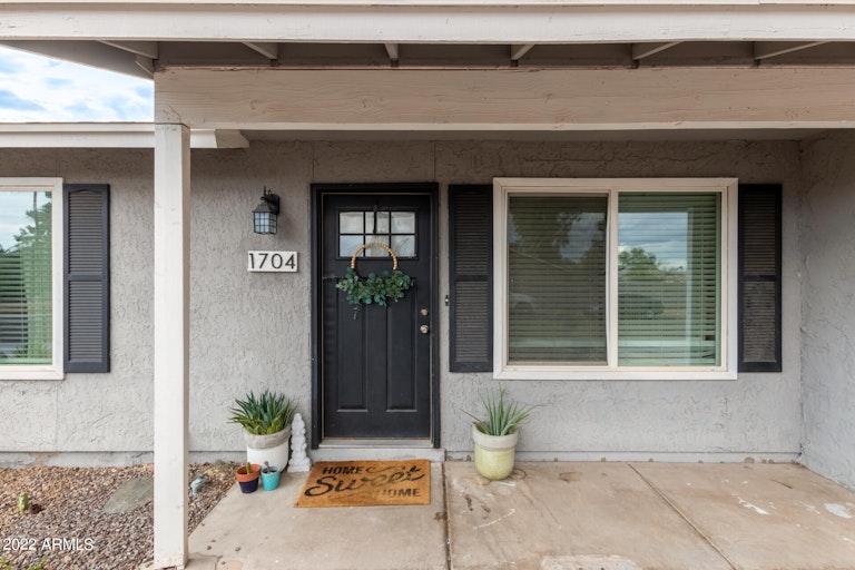 Photo 7 of 42 - 1704 W Loughlin Dr, Chandler, AZ 85224