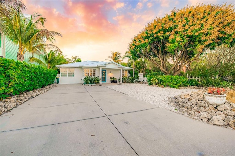 Photo 44 of 53 - 227 Grant Dr, Sarasota, FL 34236