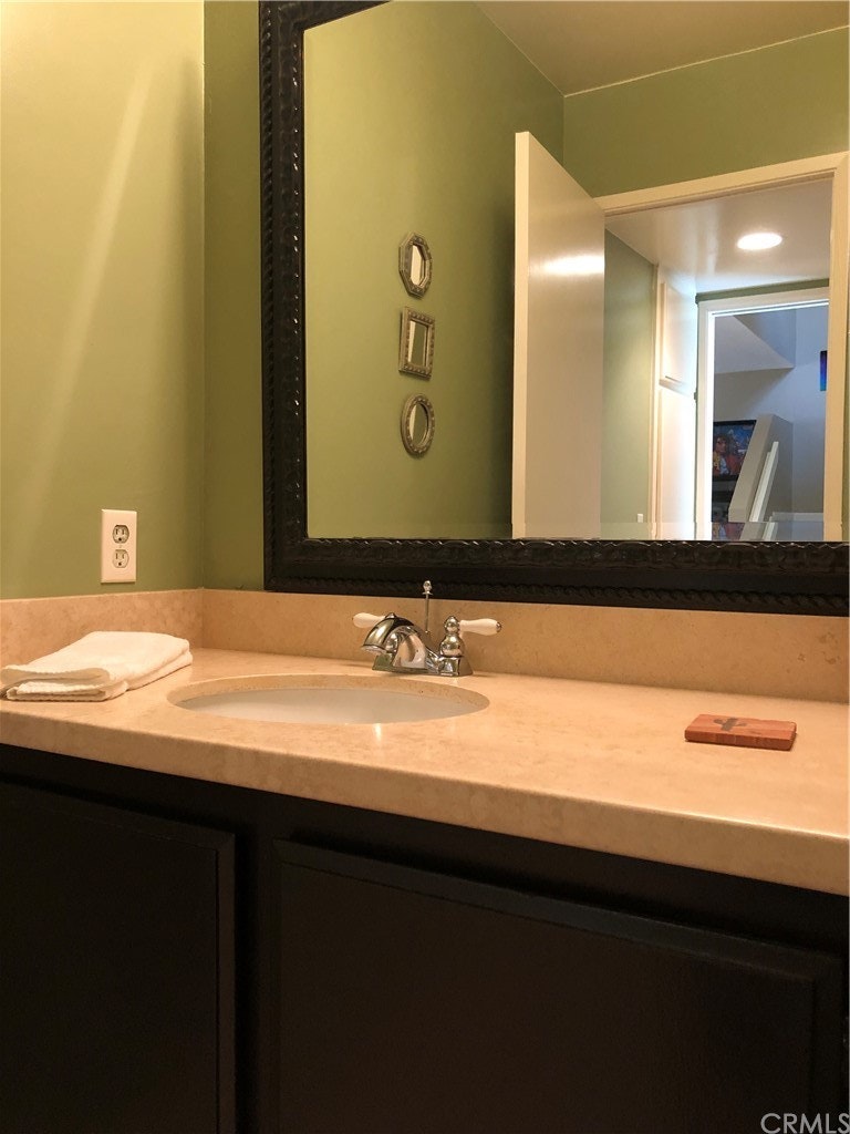 Photo 18 of 31 - 253 Linwood Ave Unit E, Monrovia, CA 91016