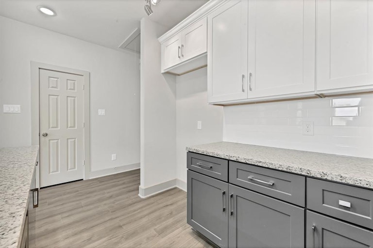Photo 11 of 20 - 5025 Mallow St, Houston, TX 77033