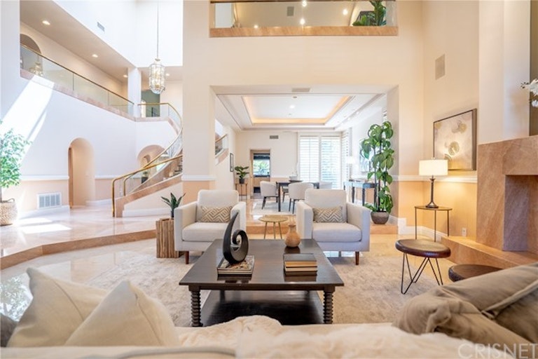Photo 6 of 72 - 10214 Candleberry Ln, Northridge, CA 91324