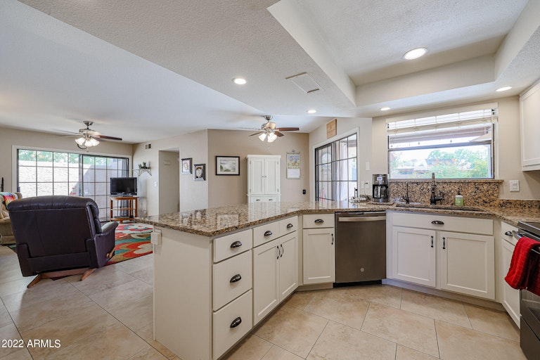 Photo 1 of 38 - 5207 E Half Moon Dr, Phoenix, AZ 85044