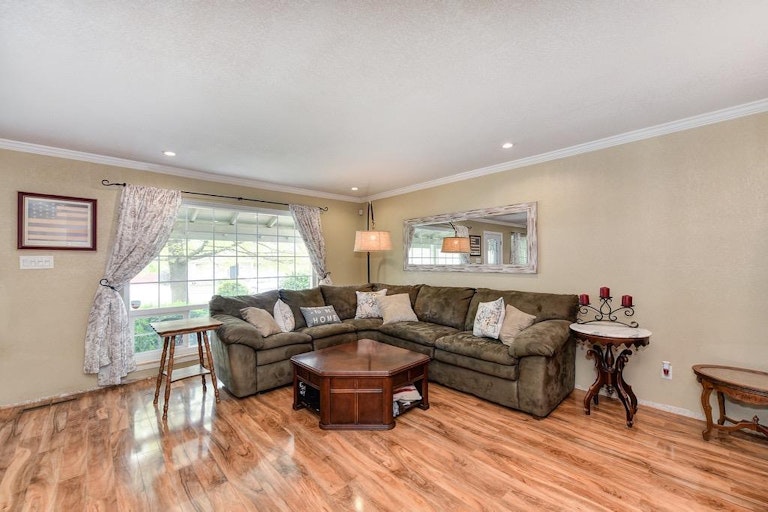 Photo 15 of 54 - 4001 Hancock Dr, Sacramento, CA 95821