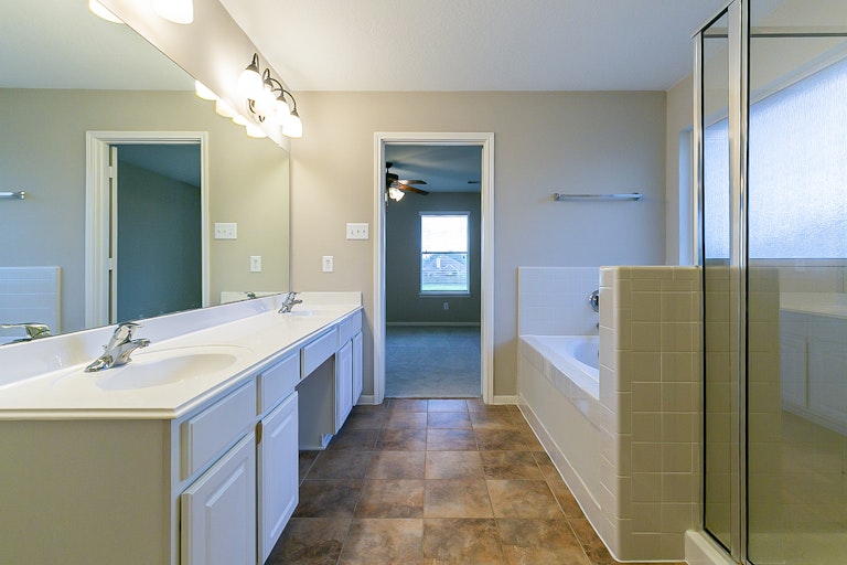 Photo 21 of 29 - 5405 Lilac Grove Ln, Rosharon, TX 77583