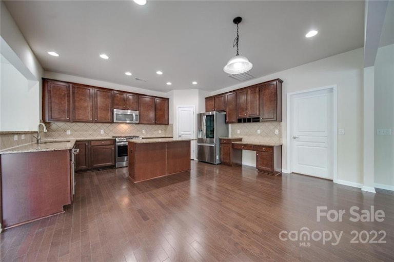 Photo 11 of 32 - 6727 Coral Rose Rd, Charlotte, NC 28277