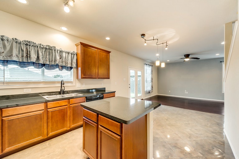 Photo 12 of 27 - 8520 Cumberland Gap Dr, Fort Worth, TX 76244