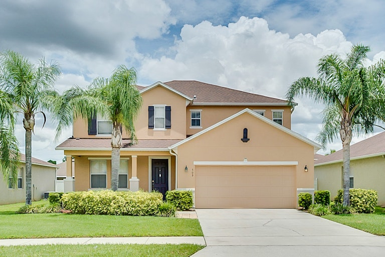 Photo 1 of 22 - 509 First Cape Coral Dr, Winter Garden, NC 34787