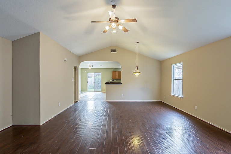 Photo 11 of 20 - 2327 Baxter Sta, San Antonio, TX 78245