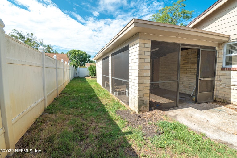 Photo 5 of 20 - 1225 15th Ave N, Jacksonville Beach, FL 32250