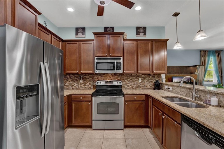 Photo 4 of 36 - 1033 Wood Cv, Kissimmee, FL 34743