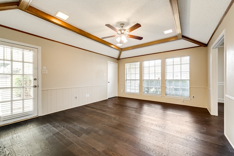 Photo 2 of 27 - 1528 Springtree Cir, Richardson, TX 75082
