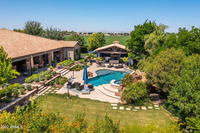 Photo 5 of 44 - 2026 E Avenida Del Valle Ct, Gilbert, AZ 85298