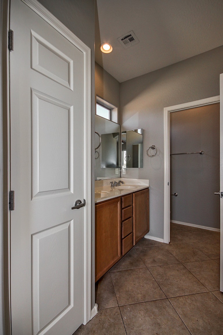 Photo 17 of 20 - 7412 W Wolf St, Phoenix, AZ 85033