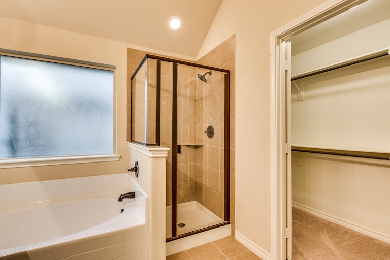 Photo 19 of 28 - 13801 Bluebell Dr, Little Elm, TX 75068