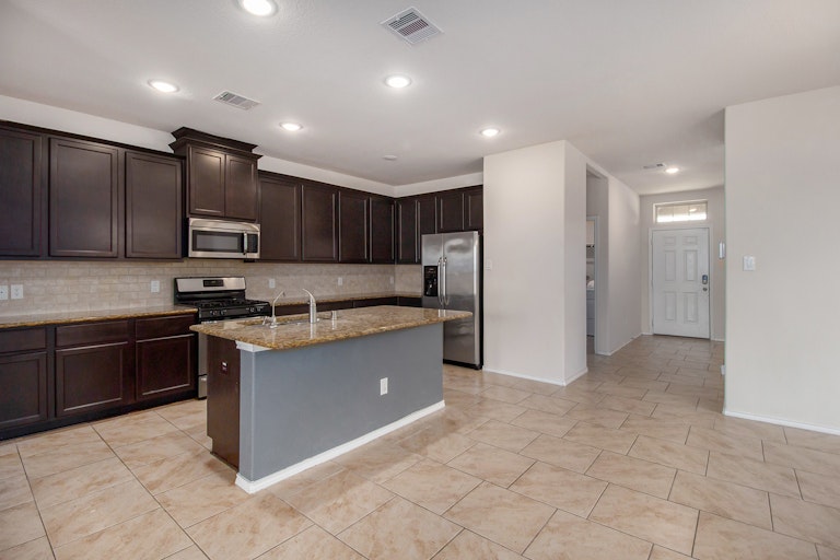 Photo 8 of 17 - 23726 San Barria Dr, Katy, TX 77493