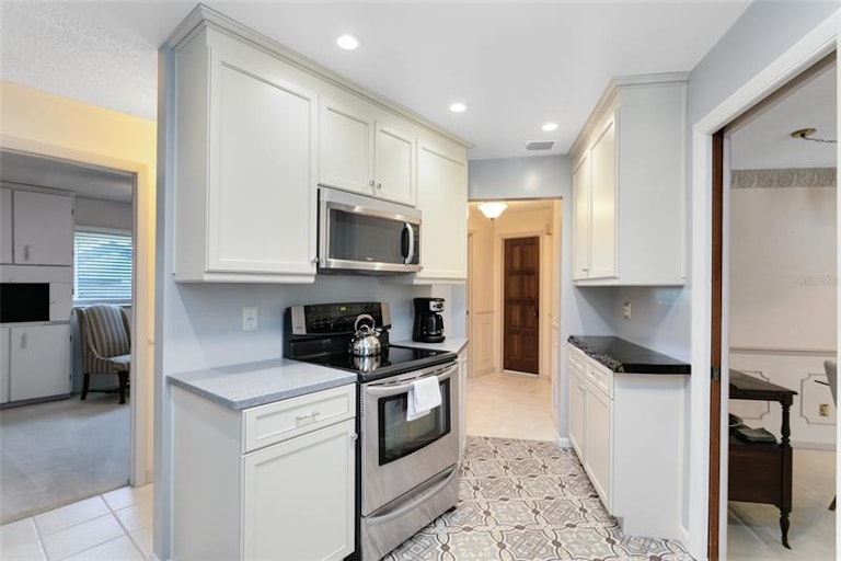 Photo 25 of 35 - 51 Partridge Cir, Winter Springs, FL 32708