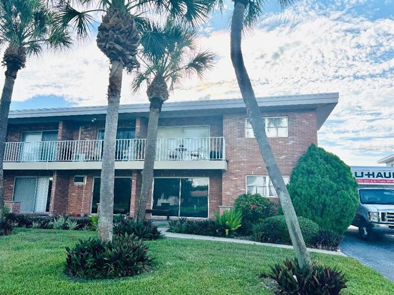 Photo 1 of 17 - 4250 37th St S #7, Saint Petersburg, FL 33711