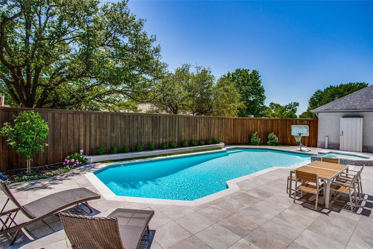 Photo 23 of 27 - 6015 Twin Coves St, Dallas, TX 75248