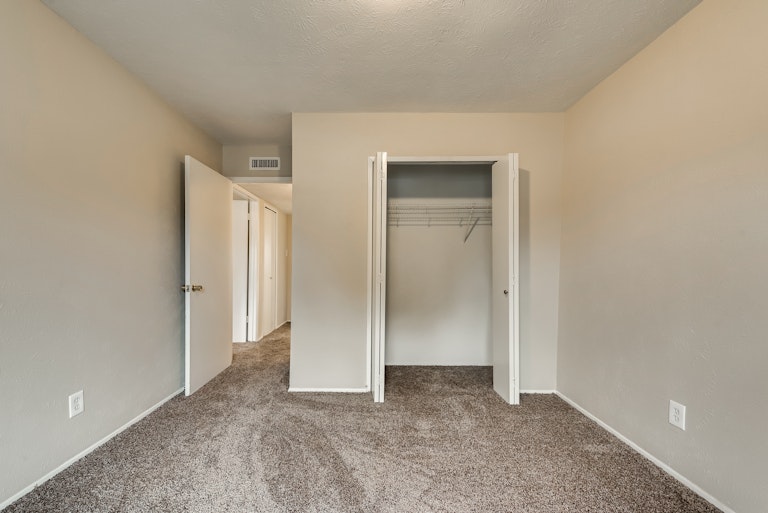 Photo 18 of 27 - 7302 Christie Ln, Dallas, TX 75249
