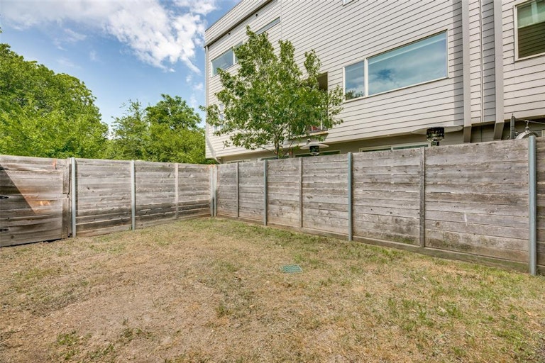 Photo 24 of 27 - 1234 Hyde Ct, Dallas, TX 75215