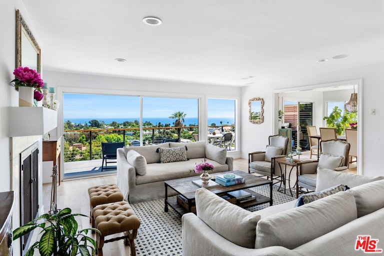 Photo 11 of 54 - 16656 Linda Ter, Pacific Palisades, CA 90272