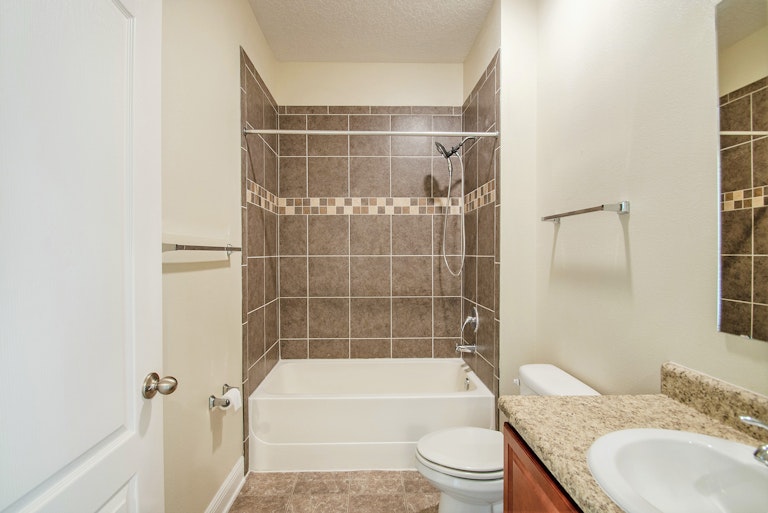 Photo 3 of 19 - 100 Blanco Dr, Deland, FL 32724