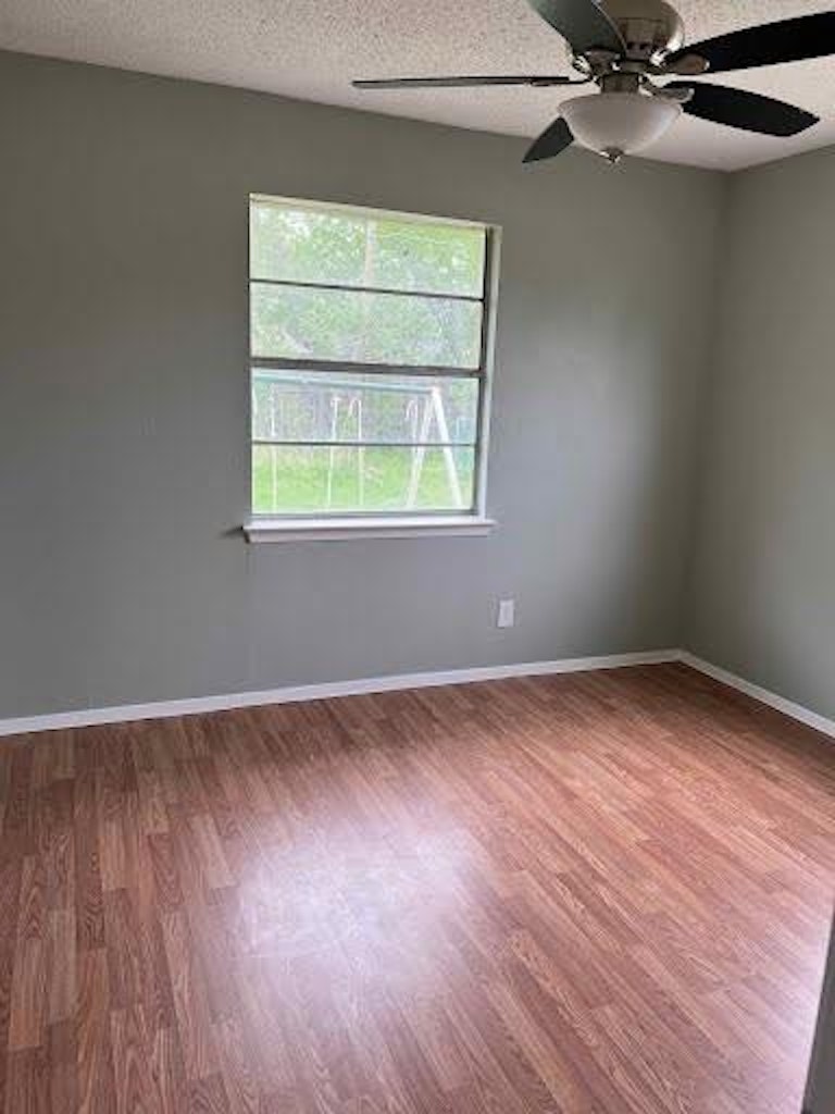 Photo 11 of 18 - 1005 S Murray St, McKinney, TX 75069