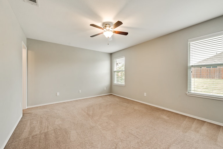 Photo 15 of 25 - 1436 Willoughby Way, Little Elm, TX 75068