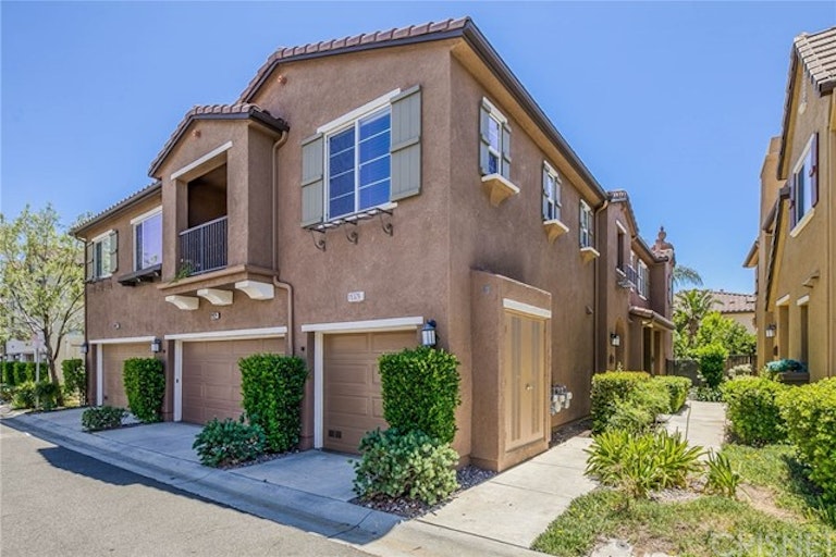 Photo 1 of 26 - 19326 Opal Ln #326, Santa Clarita, CA 91350