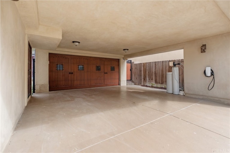 Photo 4 of 28 - 133 Agate Ave, Newport Beach, CA 92662