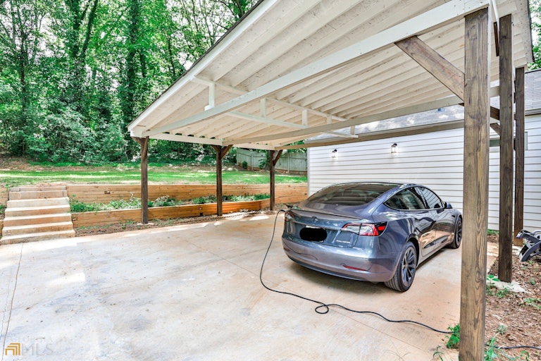 Photo 18 of 21 - 1963 Headland Dr, Atlanta, GA 30344